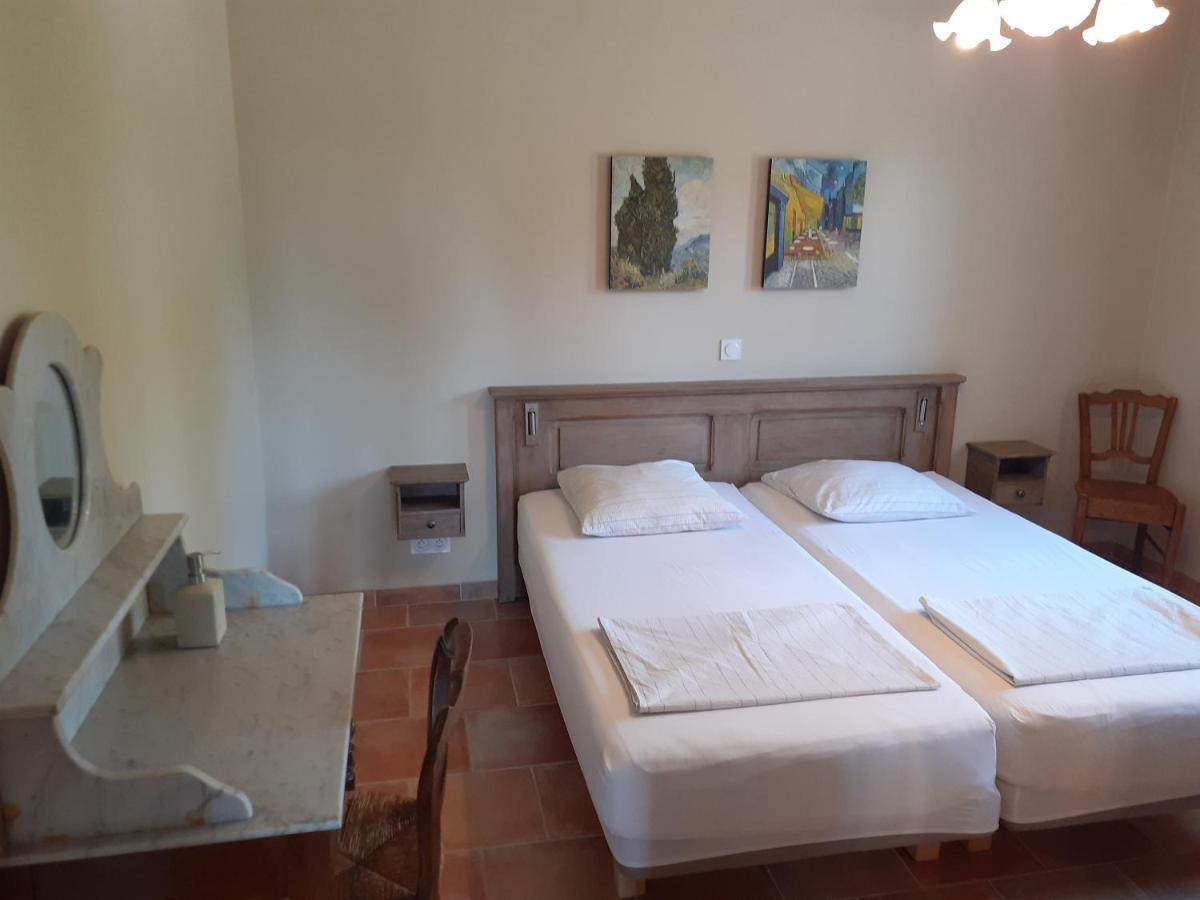 Location Vacances Gillardin Maussane les Alpilles Exterior foto